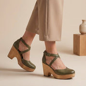 Women's Chic Artisanal Closed-Toe Wood Platform Wedges